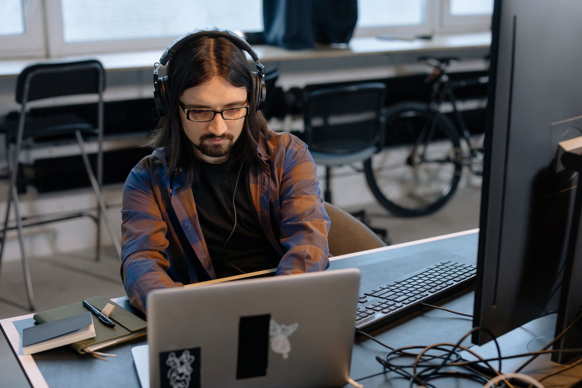 Programator la laptop — despre viitoare cariere în IT pentru copiii din Ialoveni
